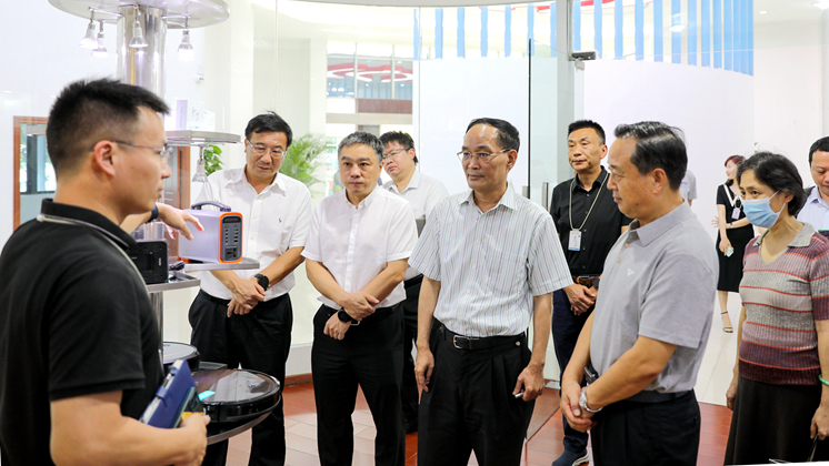 全國(guó)政協(xié)委員（廣東省委原常委、省紀(jì)委原書記）黃先耀一行考察炬神電子