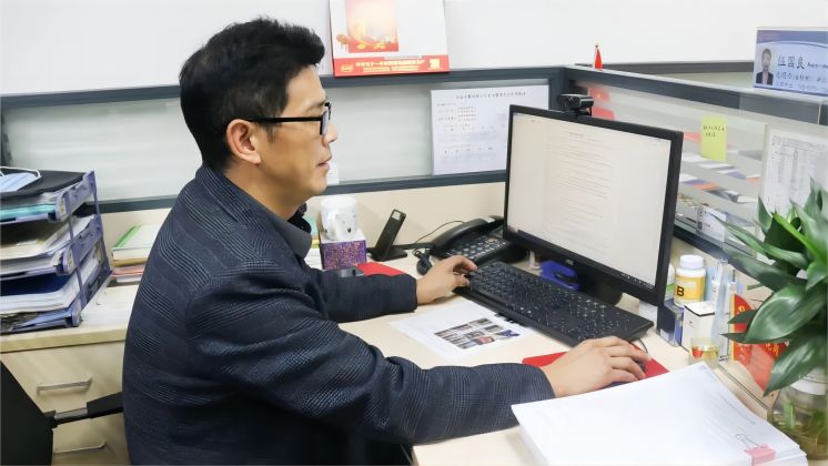 伍國(guó)良，“卷王”實(shí)錘了！